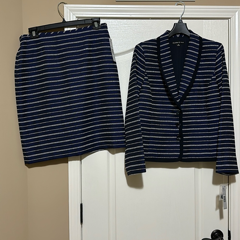 New w/Tags Preston & York Ladies Navy Blue Stripe Suit